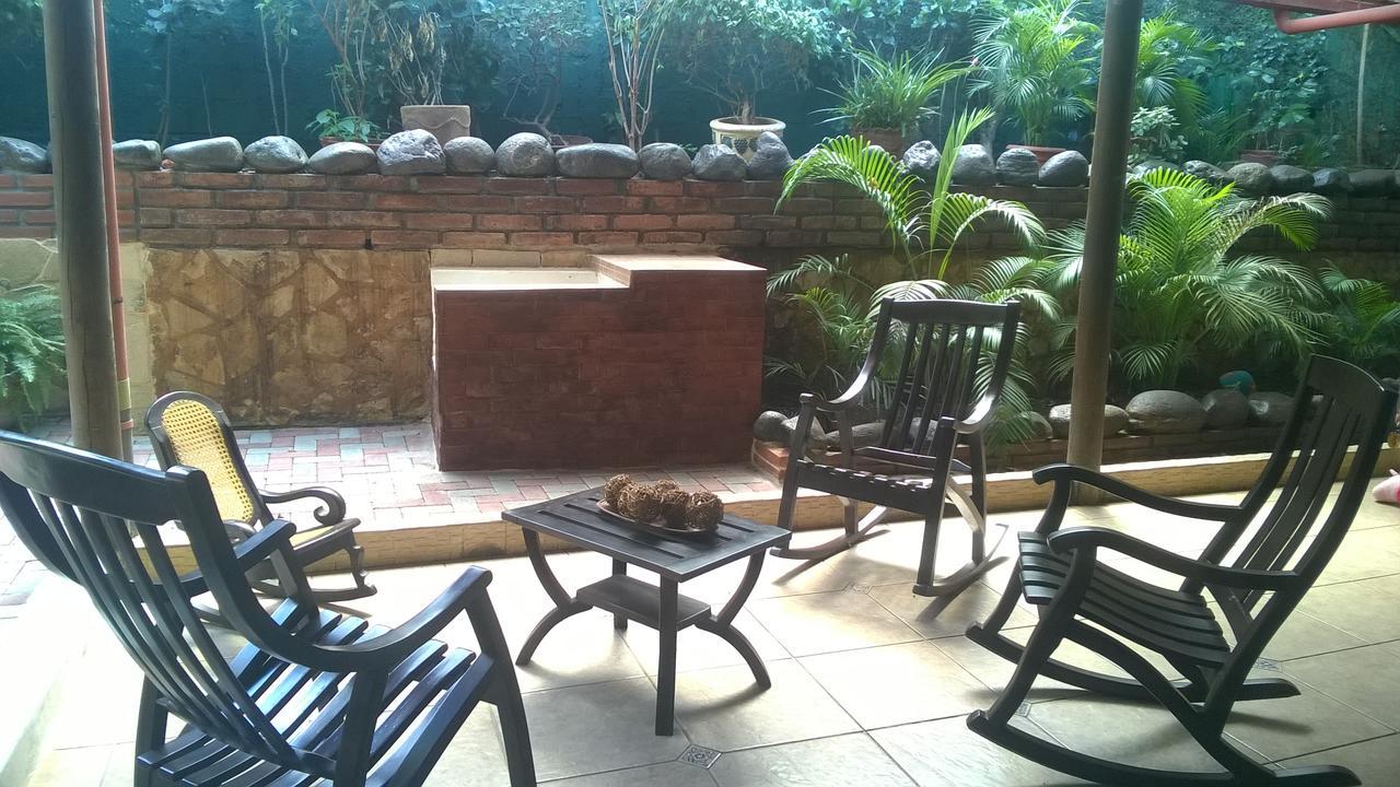 Hotel Casa De Angeles Managua Exterior photo